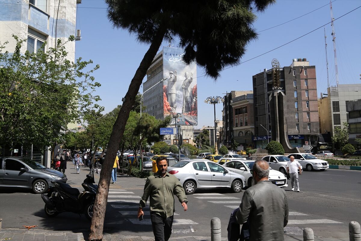 Tahran'da Dikkat Çeken Dev Afiş İran'dan Abd'ye 'Hürmüz' Gözdağı (3)