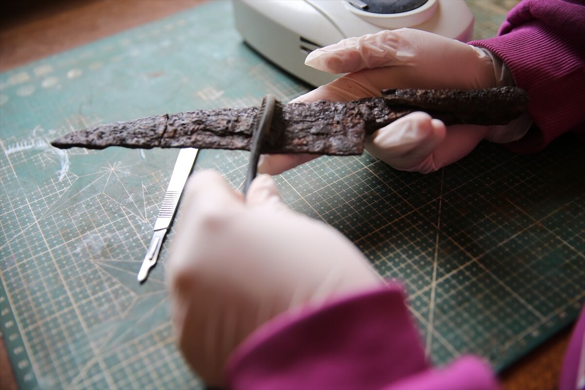 Tarihi Keşif 1500 Yıllık Bıçak Seti Gün Yüzüne Çıktı (7)