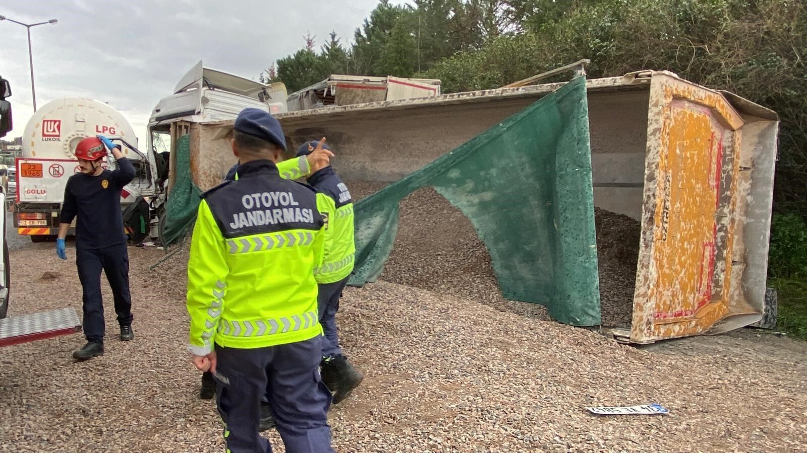 Tem'de 4 Araç Kazaya Karıştı Video 4