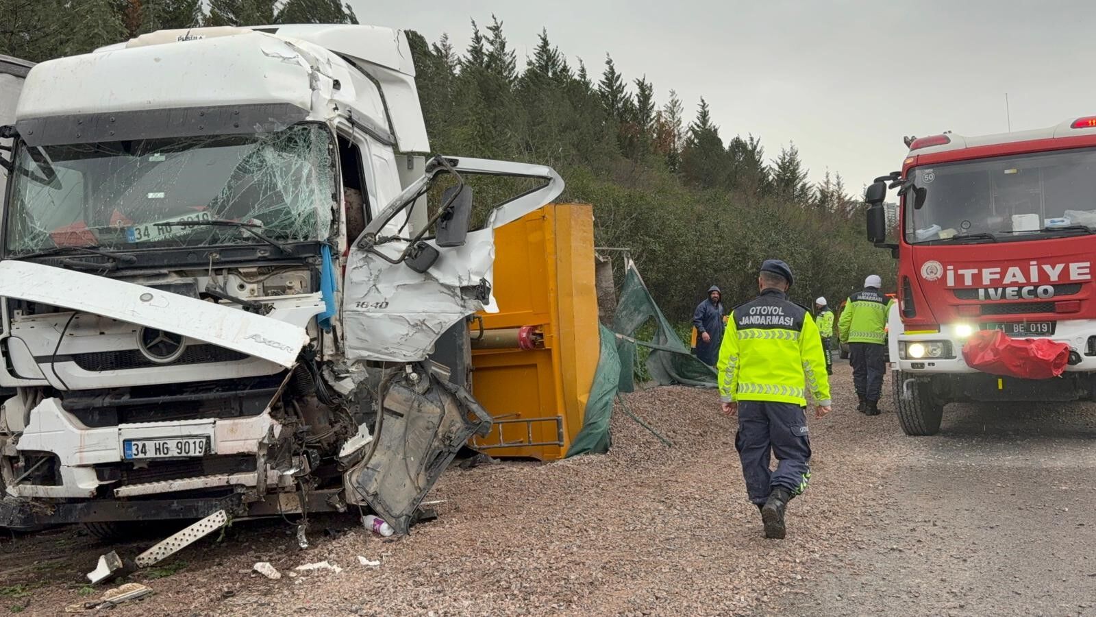 Tem'de 4 Araç Kazaya Karıştı Video 5