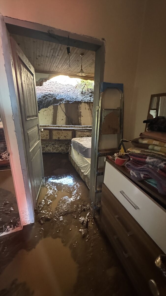 Trabzon'u Heyelan Vurdu Facianın Eşiğinden Dönüldü (1)