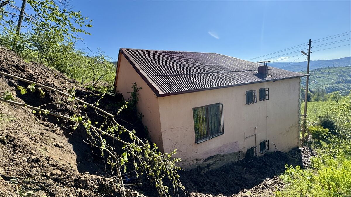 Trabzon'u Heyelan Vurdu Facianın Eşiğinden Dönüldü (3)