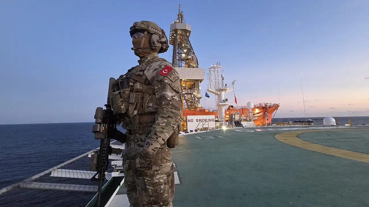 Türk donanmasından Somali'deki sondaj filosuna koruma