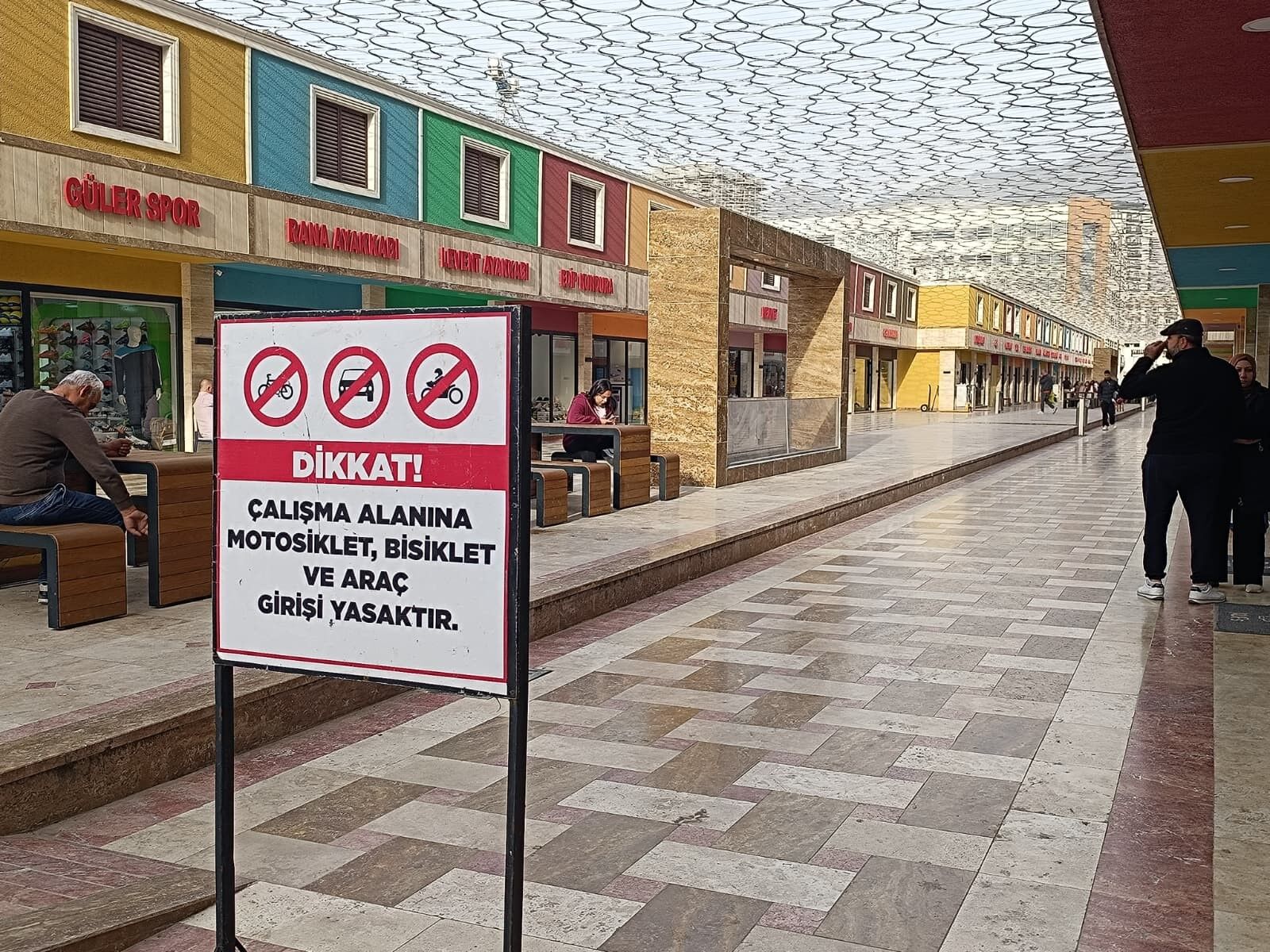 Video Çekmek Için Tarihi Çarşıya Arabayla Girdi! (2)