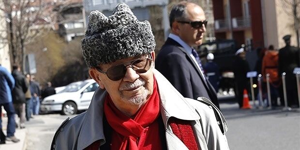 Yalçın Küçük Kimdir