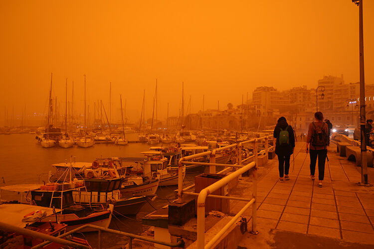 Yunanistan Kizila Dondu 3