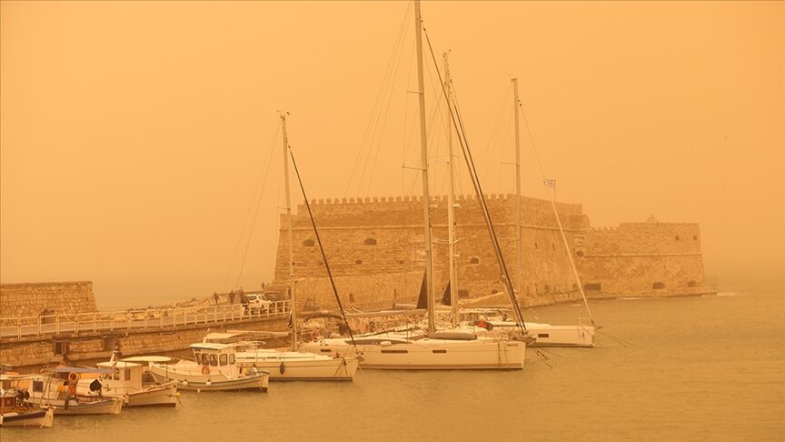 Yunanistan Kizila Dondu