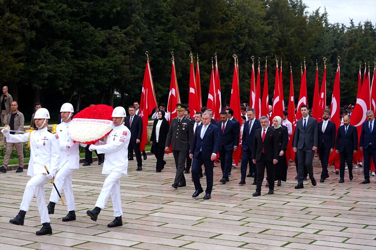 81 Ilden Anitkabire Gencler Ve Sporcular Atayi Ziyaret Etti Aa 3