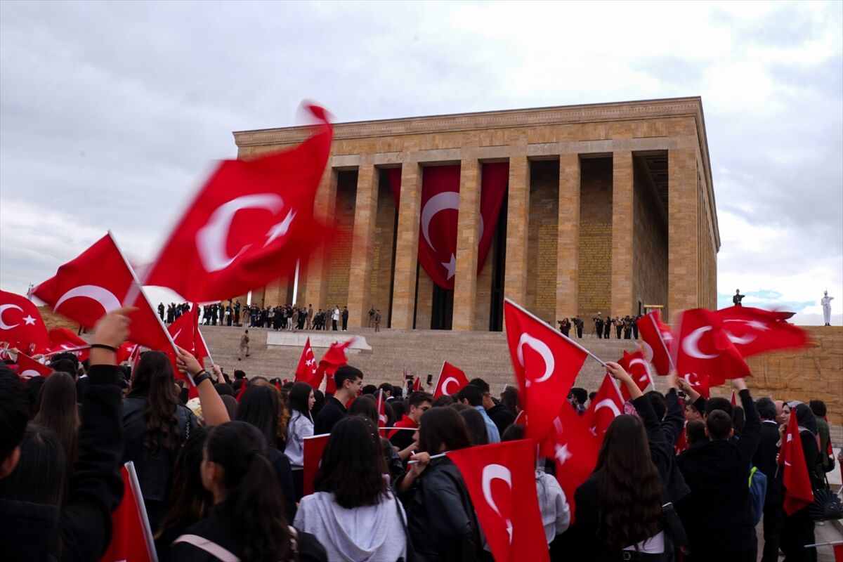 81 Ilden Anitkabire Gencler Ve Sporcular Atayi Ziyaret Etti Aa 4
