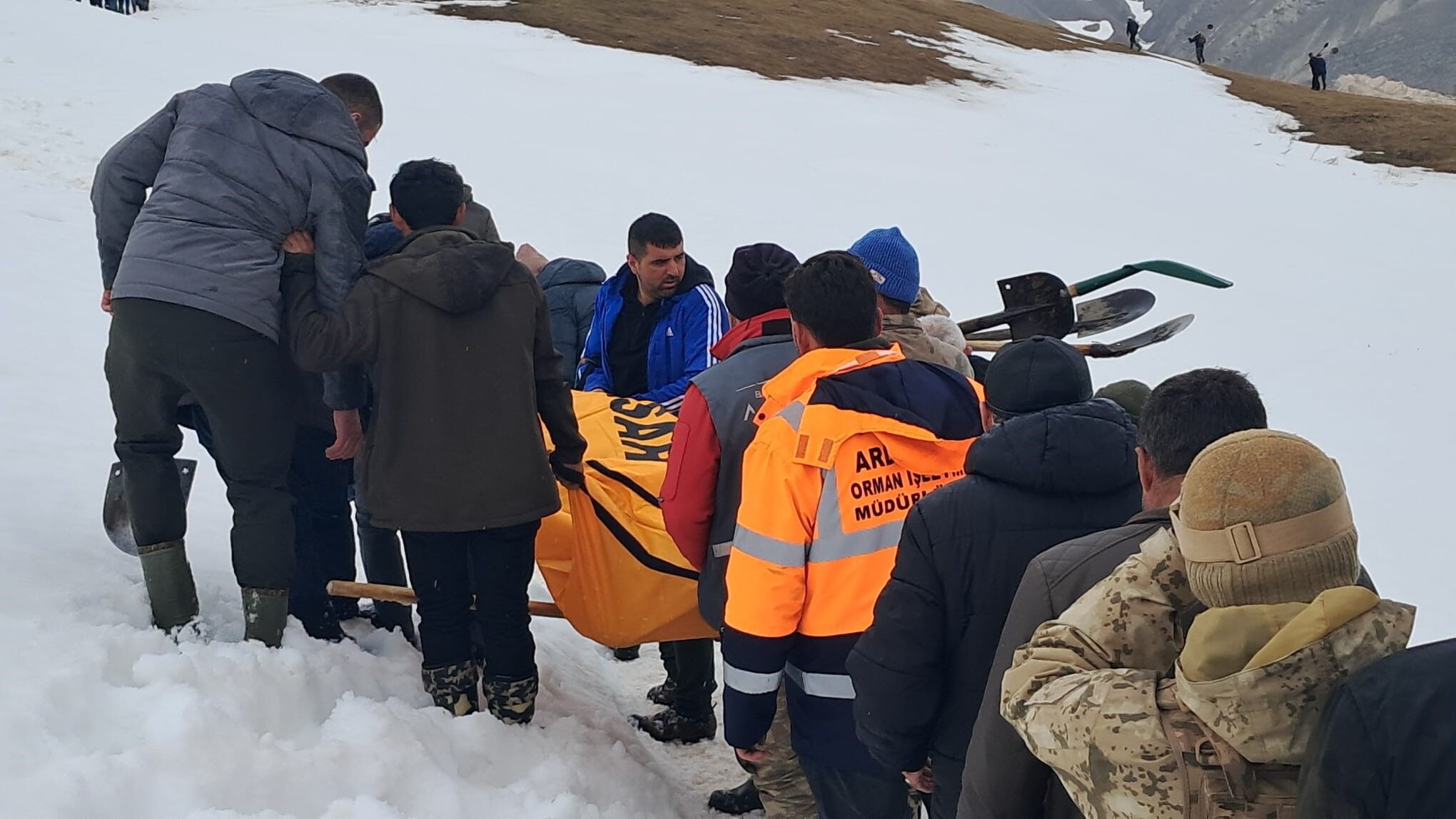 Artvin'de Çığ Altında Kalan Çobanın Cansız Bedenine Ulaşıldı 3