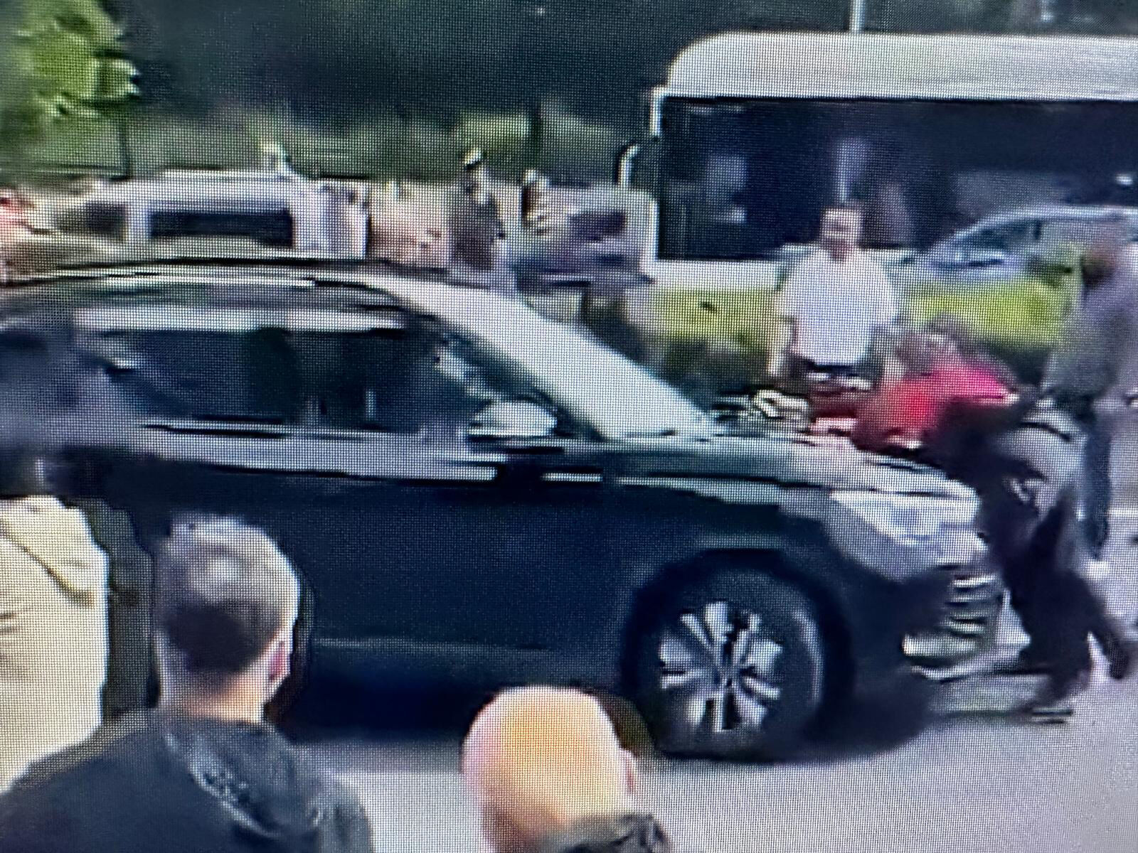 Chp Onunde Kadina Carpan Arac