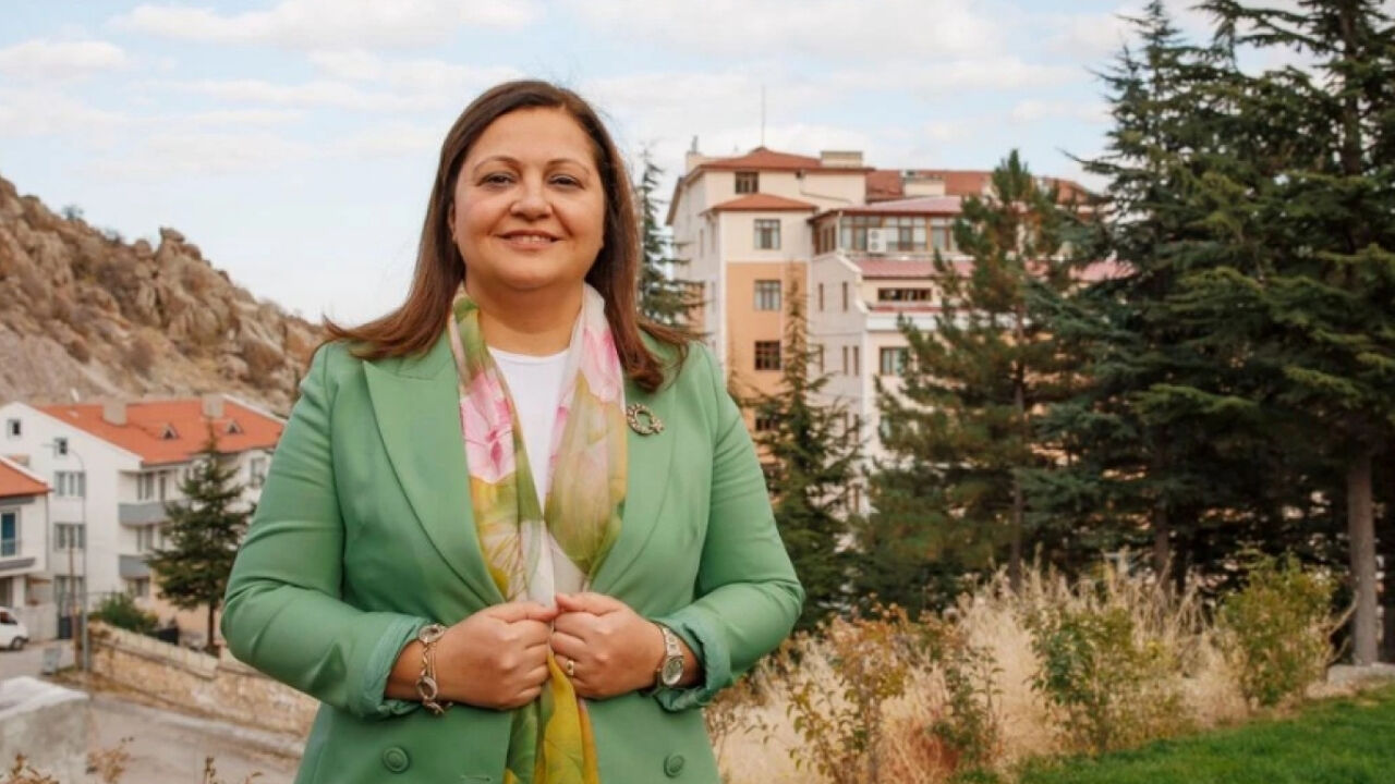 Chp'li Afyonkarahisar Belediye Başkanı Burcu Köksal, Ak Parti'ye Mi Geçiyor