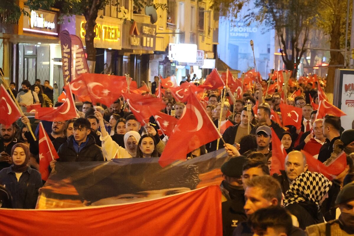 Igdirda 200 Metrelik Turk Bayragiyla Genclik Yuruyusu Yapildi 19 Mayis (1)