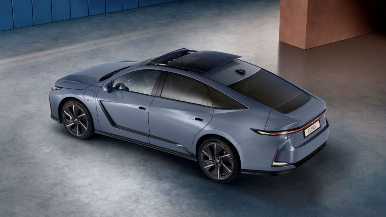 Lexus yeni ES serisini Türkiye'de satışa sunacak