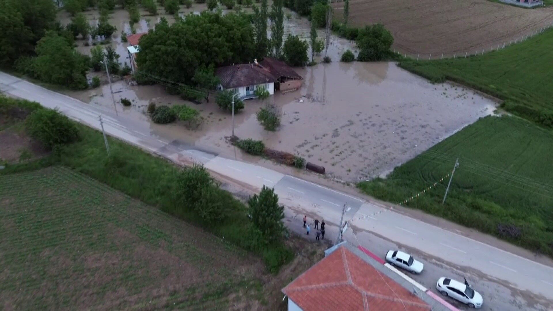 Tokatta Kelkit Cayi Tasti Koyu Su Basti Erbaa Tepekisla (1)