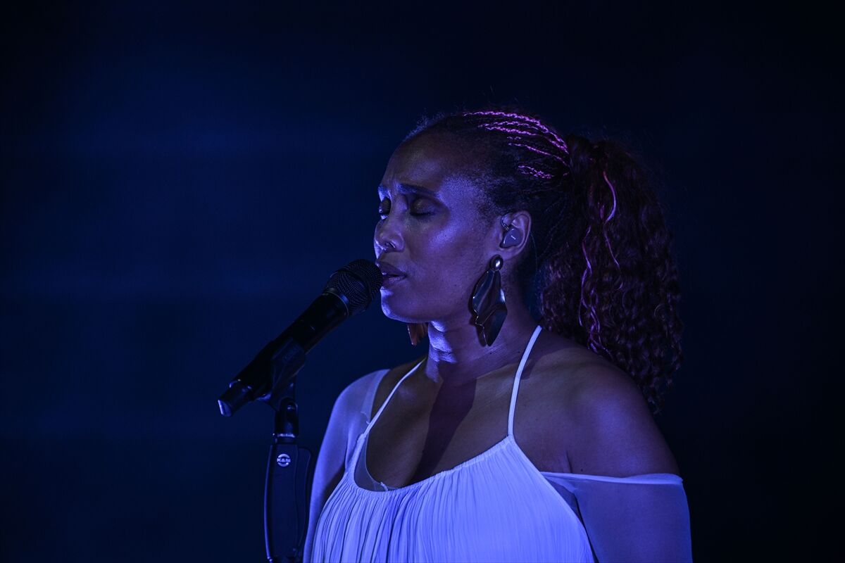 Fransız şarkıcı IMANY'den  İstanbul'da müzik keyfi