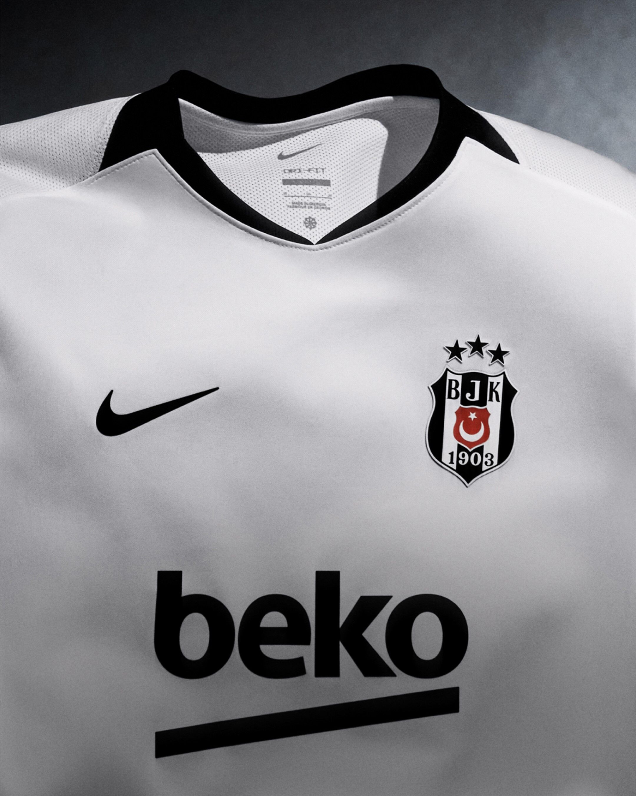 Besiktas Yeni Sezon Formalarini Tanitti Ic Saha