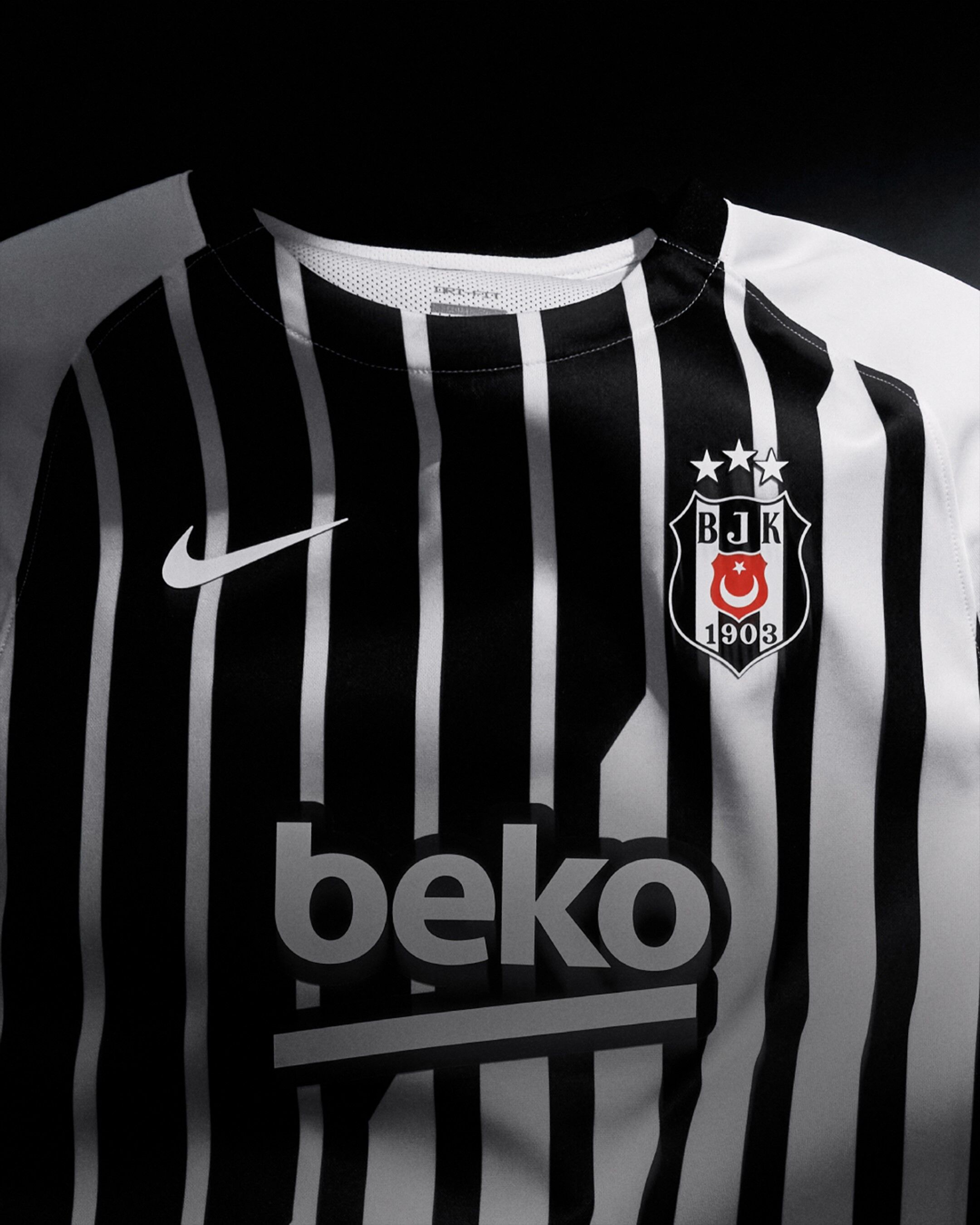 Besiktas Yeni Sezon Formalarini Tanitti Ikinci Forma 2