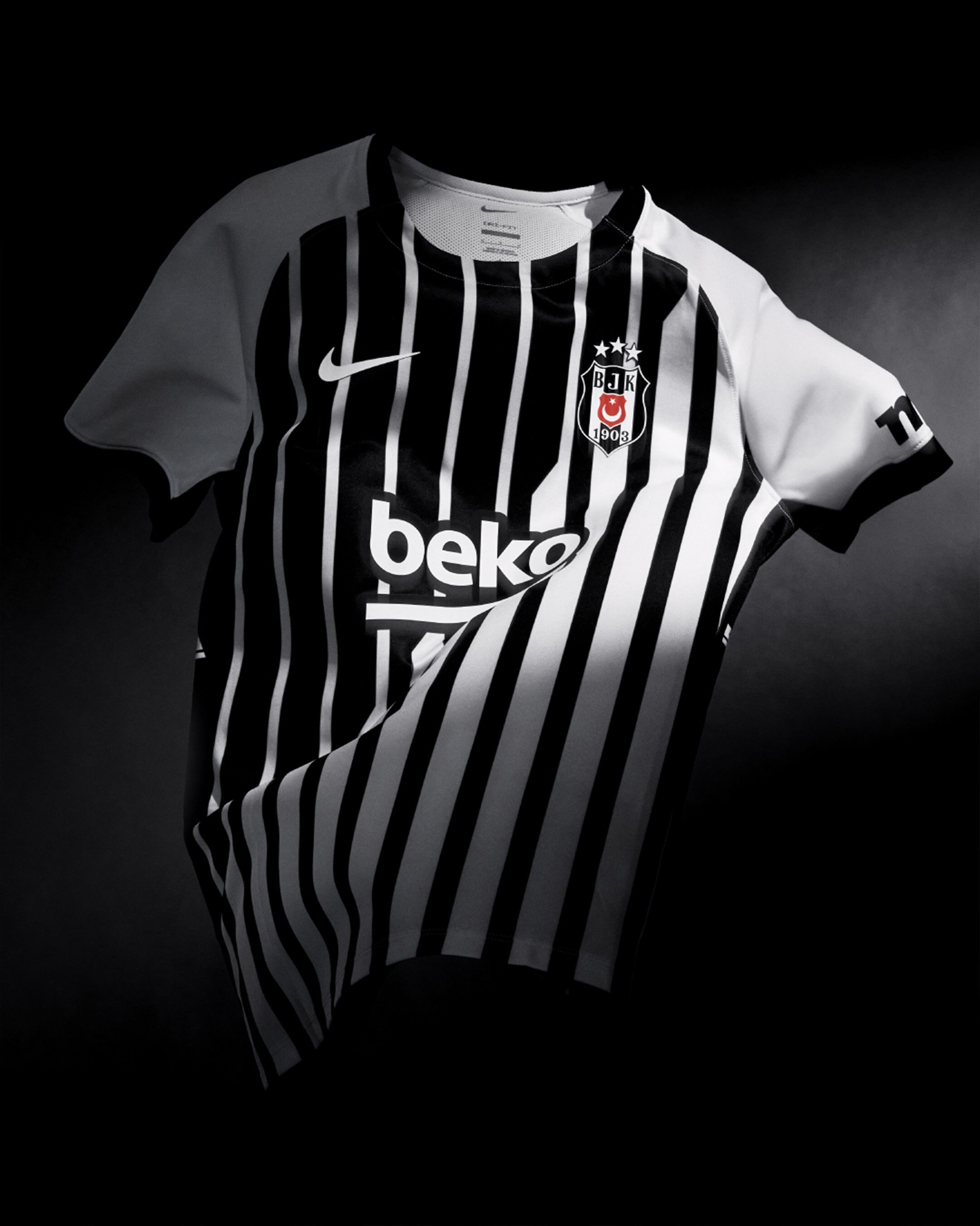 Besiktas Yeni Sezon Formalarini Tanitti Ikinci Forma