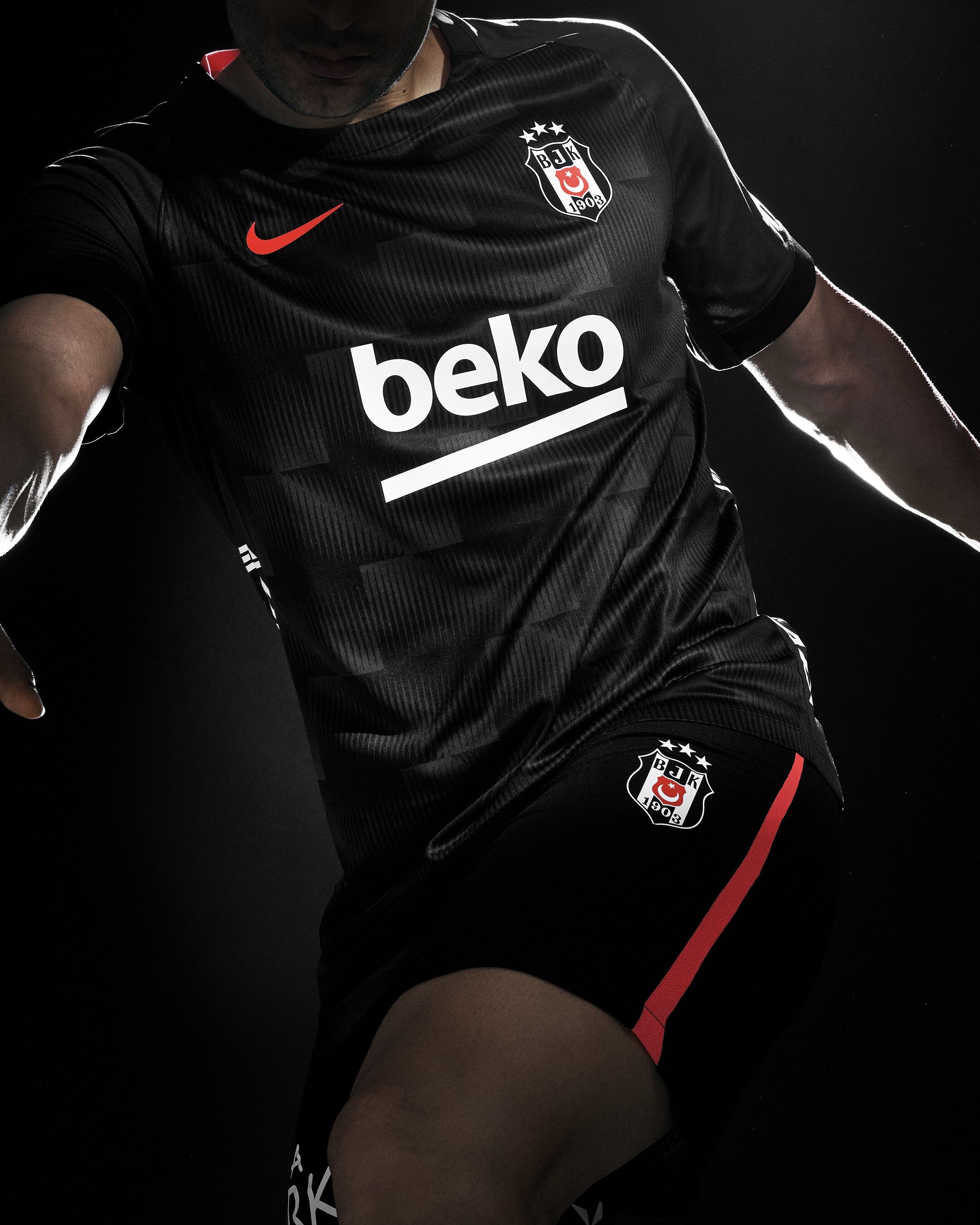 Besiktas Yeni Sezon Formalarini Tanitti Ücüncü Forma 3