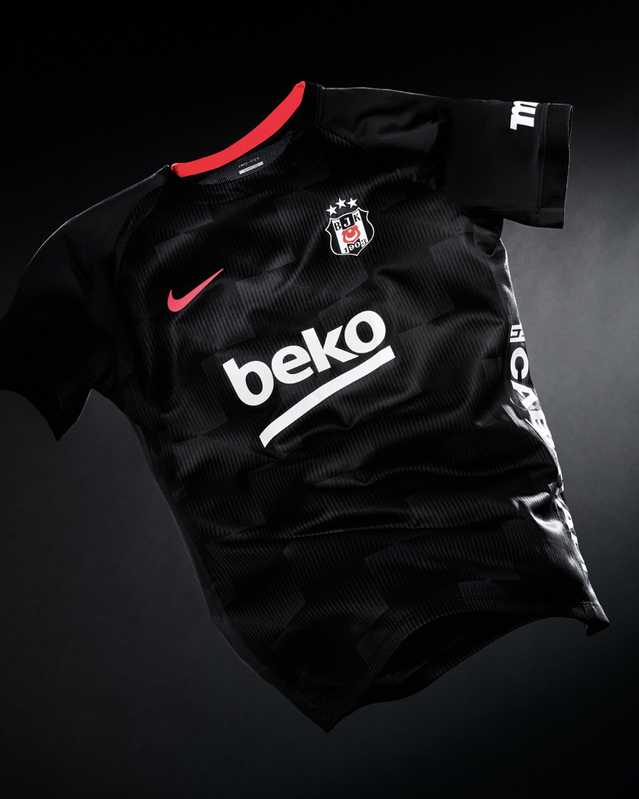 Besiktas Yeni Sezon Formalarini Tanitti Ücüncü Forma