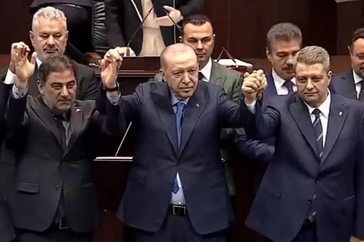 Iyi Partiden Istifa Eden Istanbul Milletvekili Ak Partiye Katildi