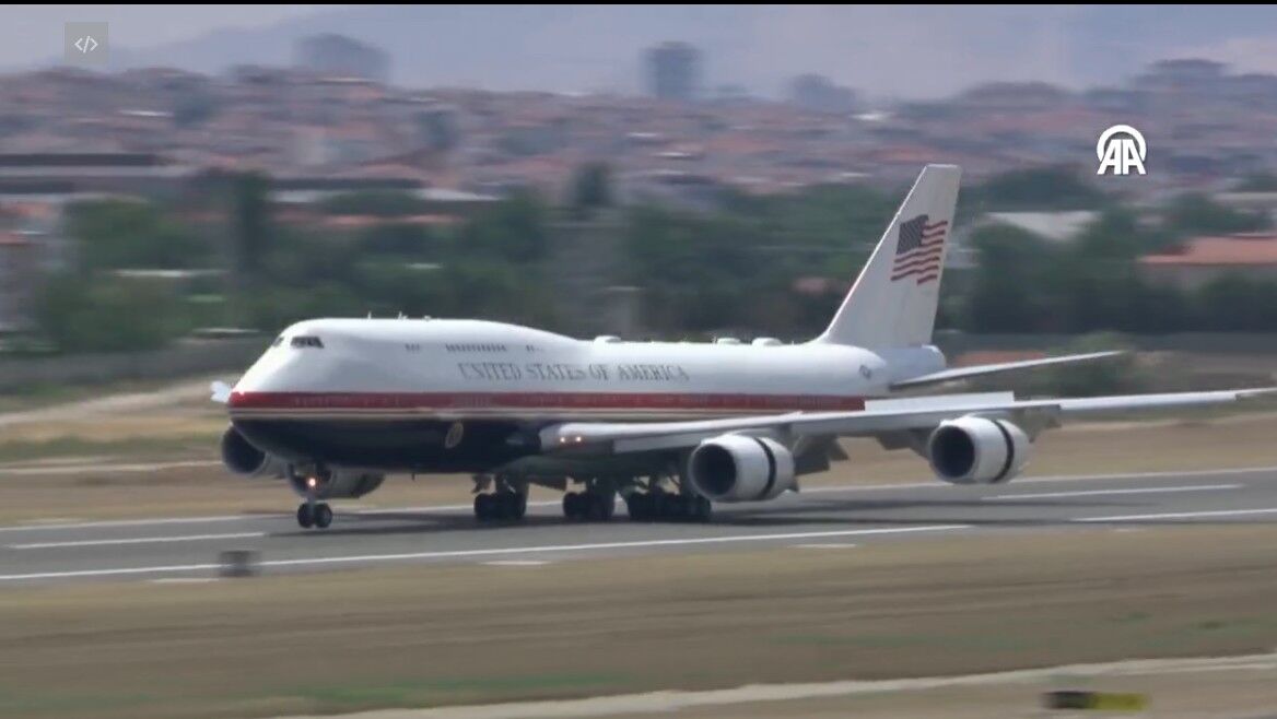 Air Force One Trump Ankara 2