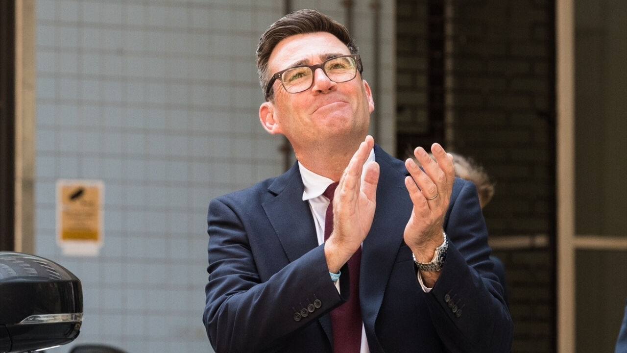 İngiltere'nin yeni başbakanı Andy Burnham oldu