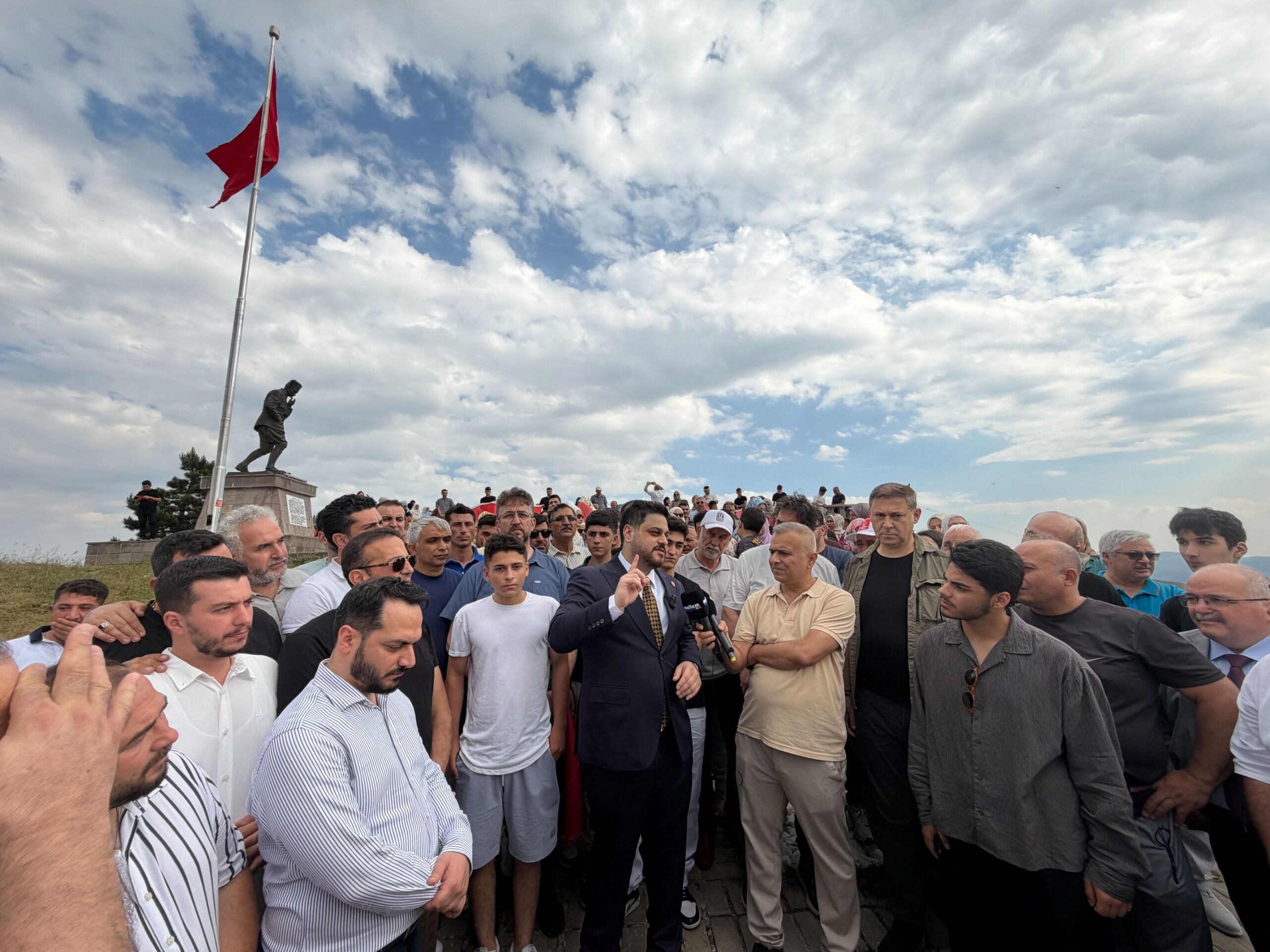 Hüseyin Baş'tan Yusuf Tekin'e "kurtuluş savaşı" tepkisi
