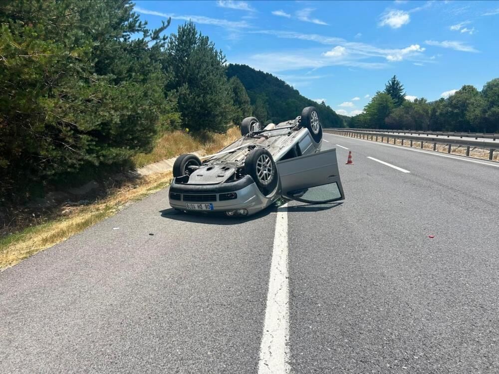 Bilecik'te otomobil takla attı: 3 kişi yaralandı