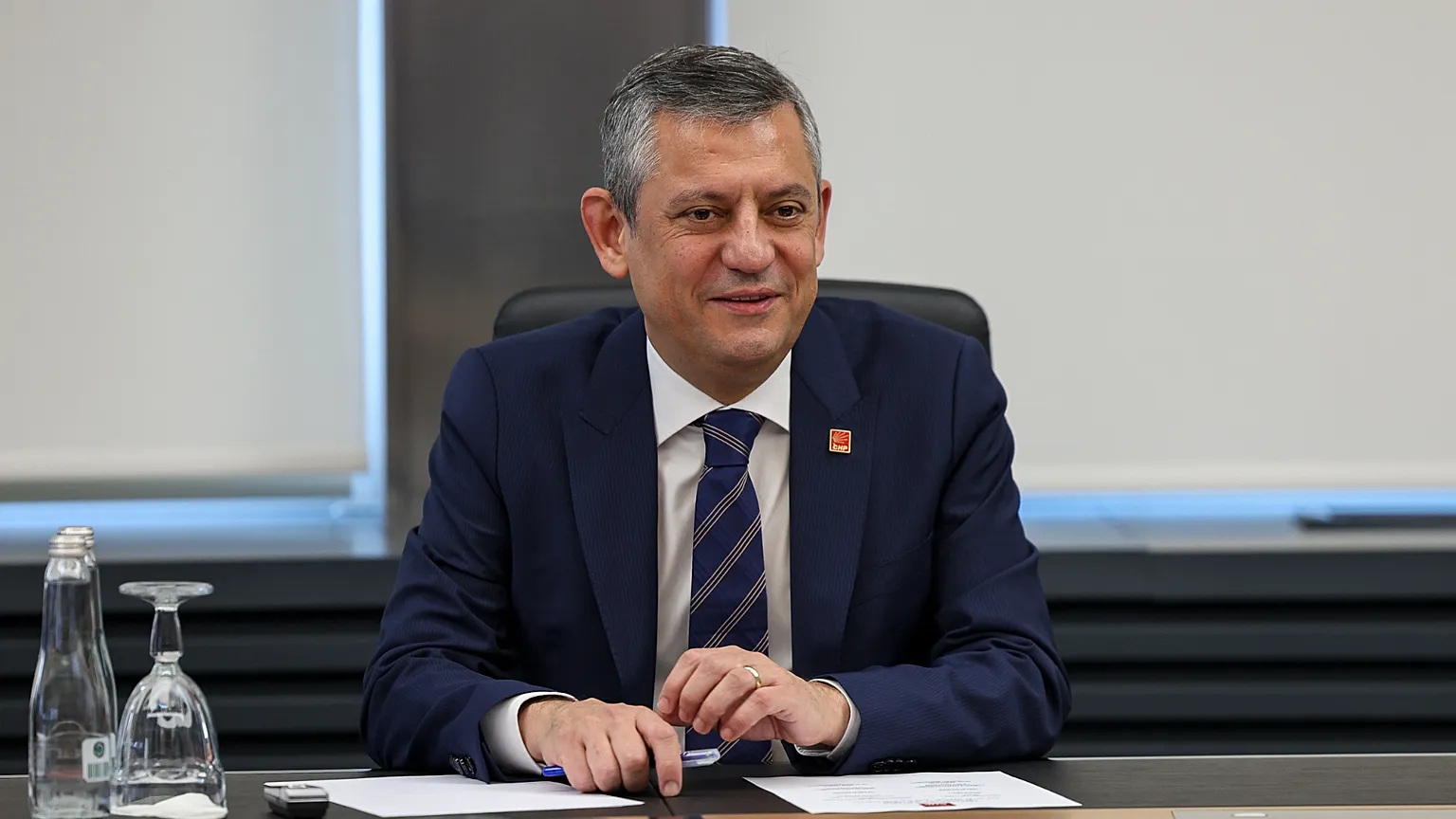 CHP'de yeni parti hazırlığı hız kazandı! Özgür Özel'in önünde iki kritik yol