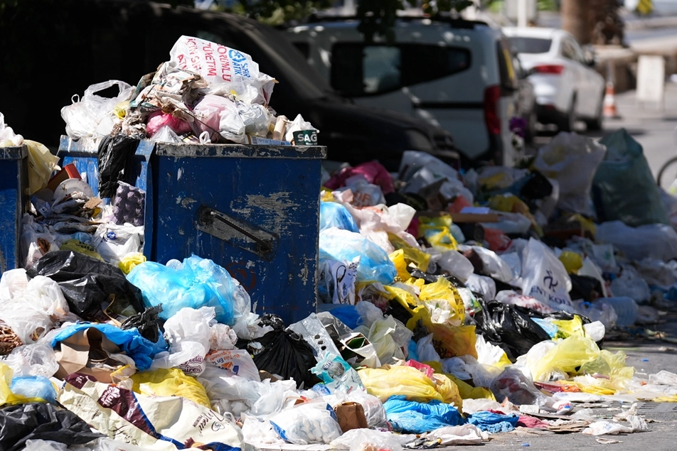 İzmir Buca''da çöp sorunu bitmiyor