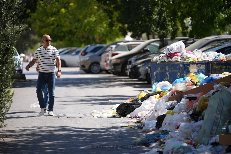 İzmir Buca''da çöp sorunu bitmiyor