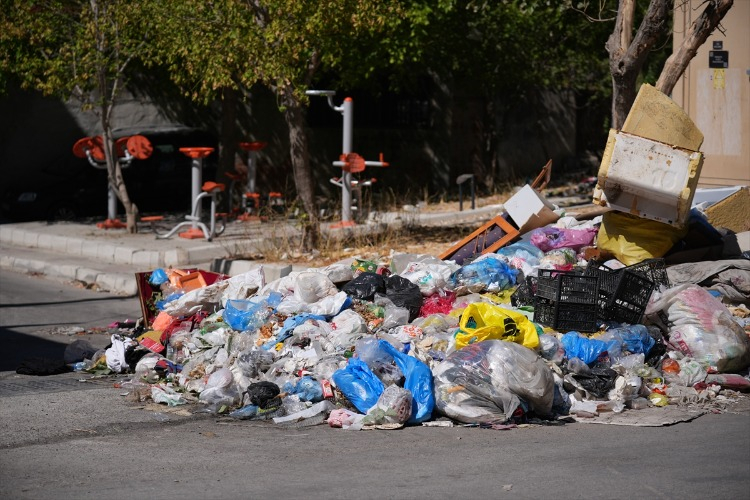 İzmir Buca''da çöp sorunu bitmiyor