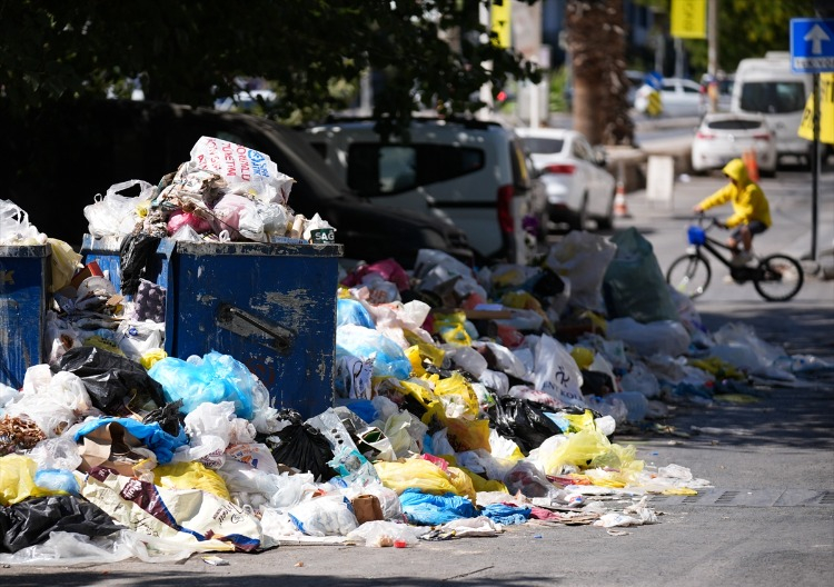 İzmir Buca''da çöp sorunu bitmiyor