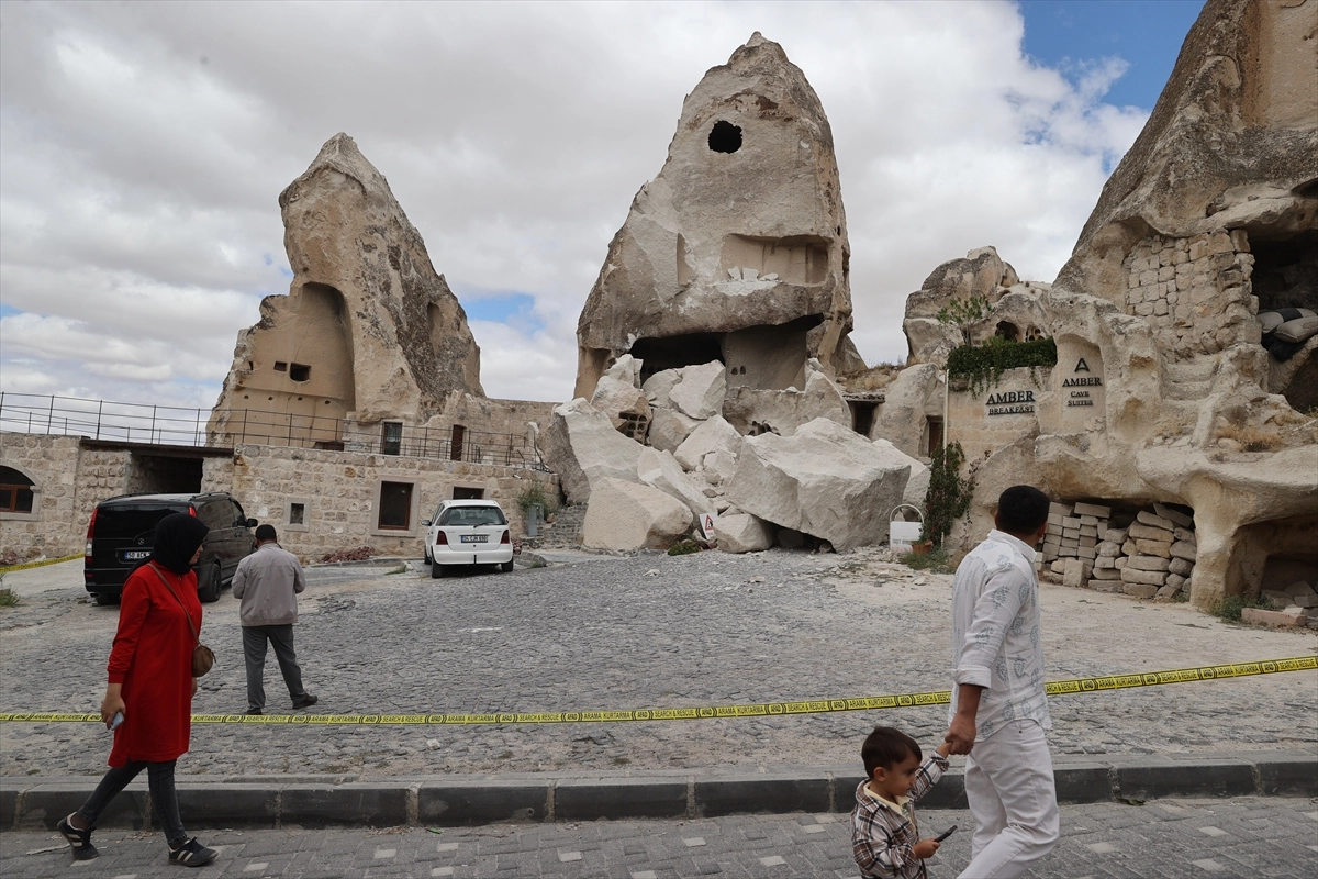 Nevşehir''de peribacasının bir bölümü çöktü